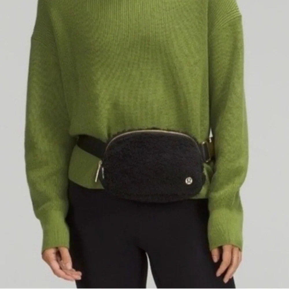 Lululemon Black Fleece Fluffy Sherpa Everywhere Belt Bag 1L‎ Gold Hardware NWOT